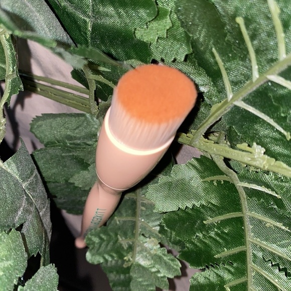 💕💙Sale 1Hour Only for $19  🎉⭐️HP⭐️💕Vegan Q flawless foundation brush New - Picture 8 of 12